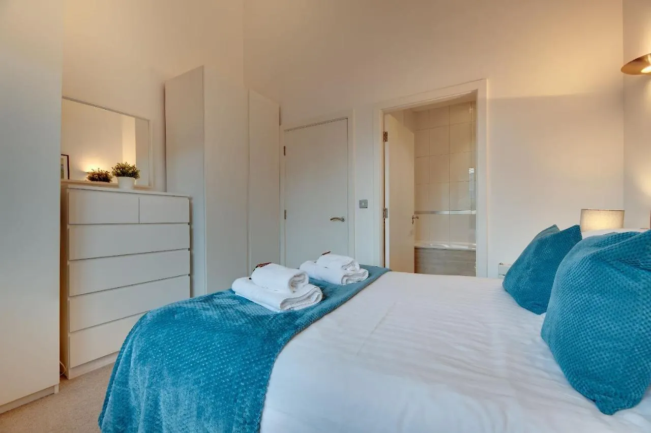 Crown Apartments 1C By Week2Week Newcastle upon Tyne